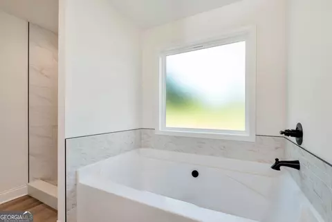 Bath - 6376 Brockton Loop, Jefferson, GA 30549 photo 7 of 13