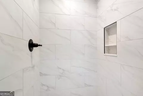 Bath - 6376 Brockton Loop, Jefferson, GA 30549 photo 6 of 13