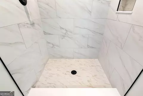Bath - 6376 Brockton Loop, Jefferson, GA 30549 photo 5 of 13