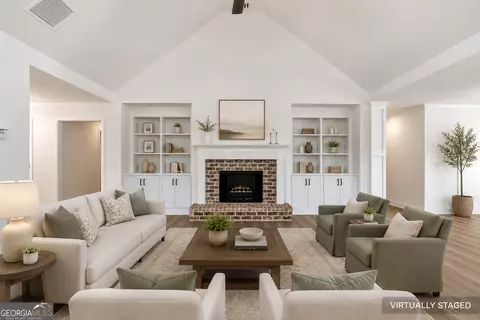 Living - 6376 Brockton Loop, Jefferson, GA 30549 photo 2 of 4