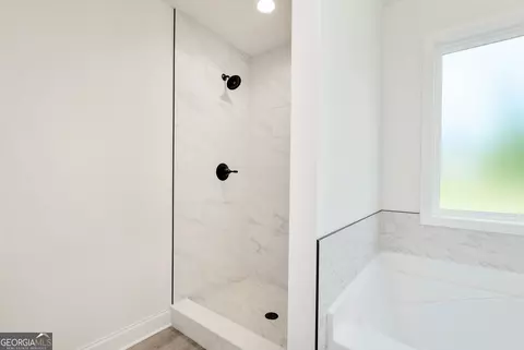 Bath - 6376 Brockton Loop, Jefferson, GA 30549 photo 3 of 13