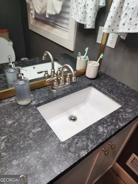 Bath - 501 Pine Forest St, Dublin, GA 31021 photo 3 of 14