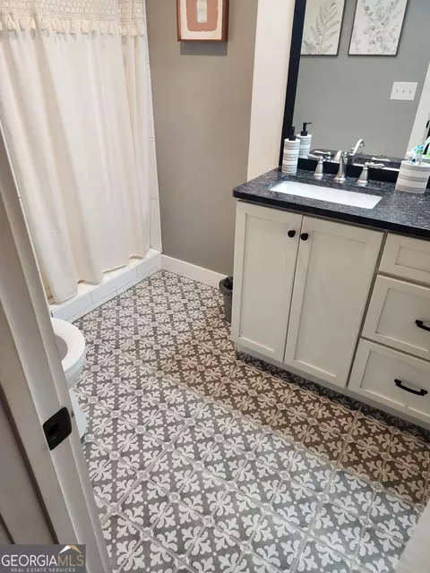 Bath - 501 Pine Forest St, Dublin, GA 31021 photo 11 of 14