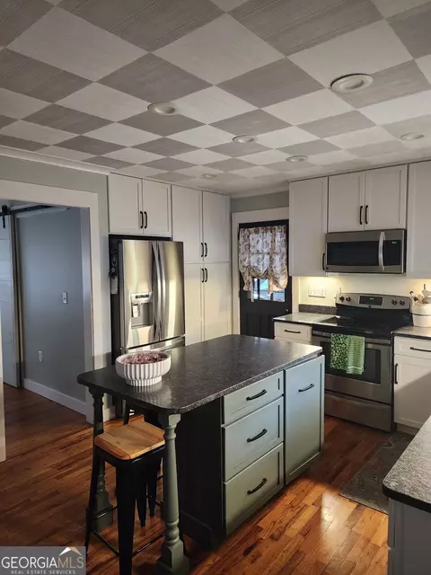 Kitchen - 501 Pine Forest St, Dublin, GA 31021 photo 2 of 4