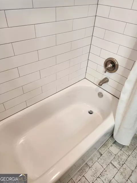 Bath - 501 Pine Forest St, Dublin, GA 31021 photo 6 of 14