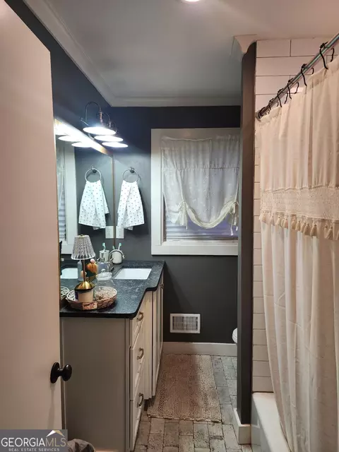 Bath - 501 Pine Forest St, Dublin, GA 31021 photo 1 of 14
