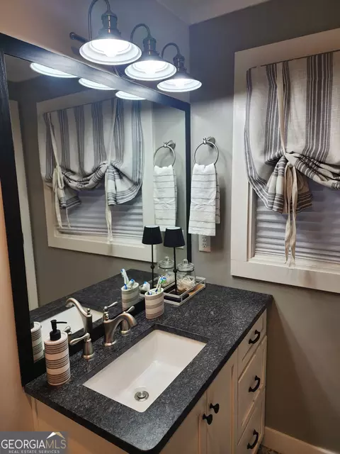 Bath - 501 Pine Forest St, Dublin, GA 31021 photo 9 of 14