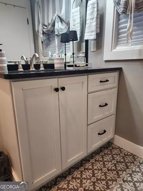 Bath - 501 Pine Forest St, Dublin, GA 31021 photo 8 of 14