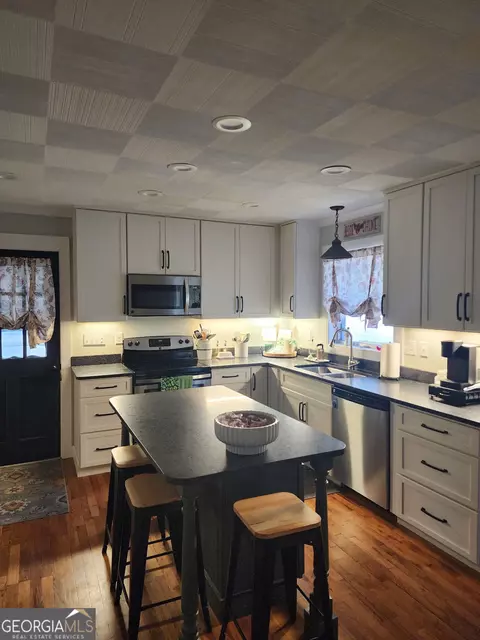 Kitchen - 501 Pine Forest St, Dublin, GA 31021 photo 1 of 4