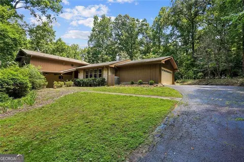 2032 Gunstock Dr, Stone Mountain, GA 30087