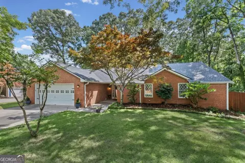 2665 Shadow Pine Dr, Roswell, GA 30076