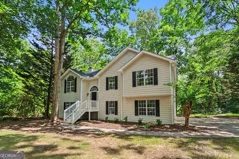 105 Creek View Dr, Hoschton, GA 30548