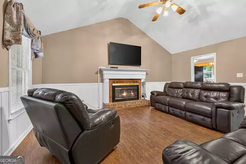 Living - 275 Pine Tree Ln, Mcdonough, GA 30252 photo 3 of 3