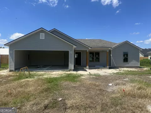 75 Cypress St, Ray City, GA 31645