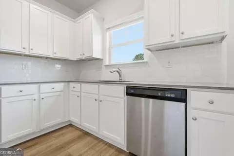 Kitchen - 417 Sawmill Trce, Hampton, GA 30228 photo 3 of 3