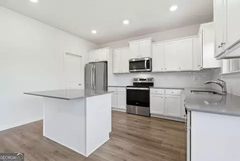 Kitchen - 417 Sawmill Trce, Hampton, GA 30228 photo 1 of 3