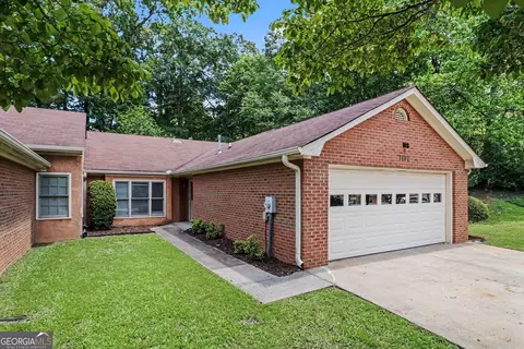7101 Woodridge Ln, Union City, GA 30291