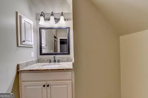 Bath - 8130 Formby Ct, Duluth, GA 30097 photo 7 of 16