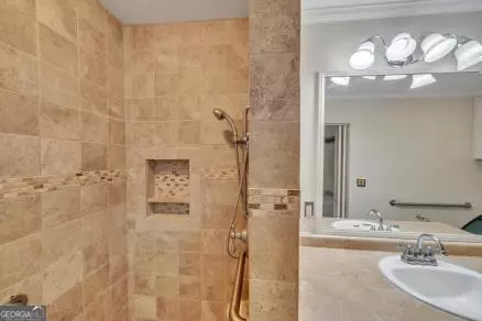 Bath - 111 Roberson St, Dublin, GA 31021 photo 1 of 2