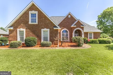 608 Twelve Oaks Dr, Warner Robins, GA 31088