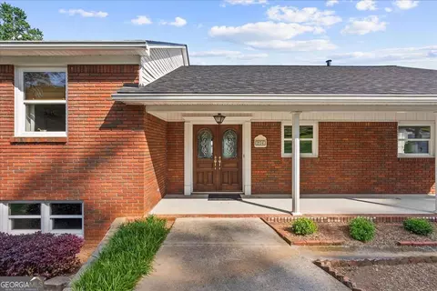206 Victory Dr, Calhoun, GA 30701