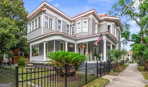 120 W 37th St, Savannah, GA 31401