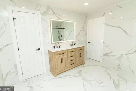 Bath - 60 Lakeside Dr, Covington, GA 30016 photo 5 of 11