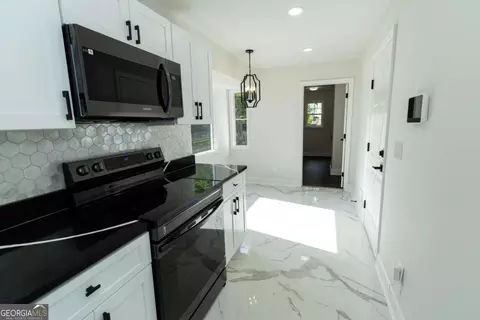 Entry Way - 60 Lakeside Dr, Covington, GA 30016 photo 2 of 6
