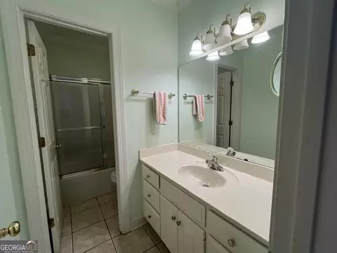 Bath - 132 Sunny Point Cir, Lagrange, GA 30240 photo 6 of 7