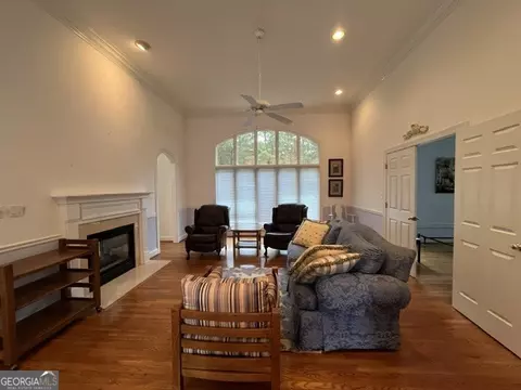 Living - 132 Sunny Point Cir, Lagrange, GA 30240 photo 3 of 7