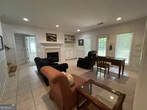 Living - 132 Sunny Point Cir, Lagrange, GA 30240 photo 7 of 7