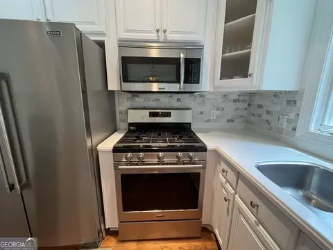 Kitchen - 132 Sunny Point Cir, Lagrange, GA 30240 photo 3 of 7