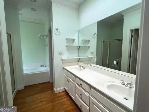 Bath - 132 Sunny Point Cir, Lagrange, GA 30240 photo 2 of 7