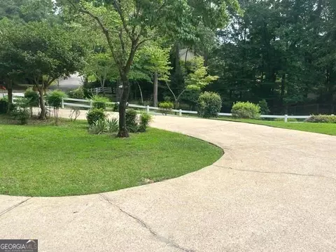 Exterior - 132 Sunny Point Cir, Lagrange, GA 30240 photo 6 of 8
