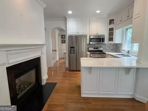Kitchen - 132 Sunny Point Cir, Lagrange, GA 30240 photo 2 of 7