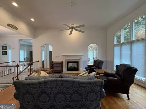 Living - 132 Sunny Point Cir, Lagrange, GA 30240 photo 4 of 7