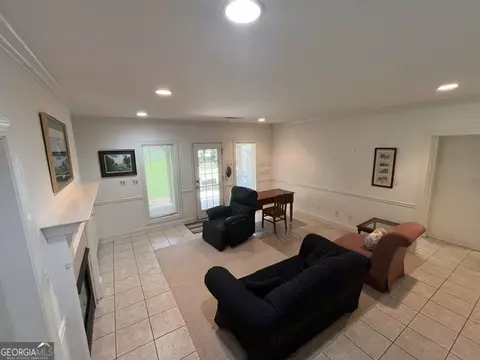 Living - 132 Sunny Point Cir, Lagrange, GA 30240 photo 6 of 7