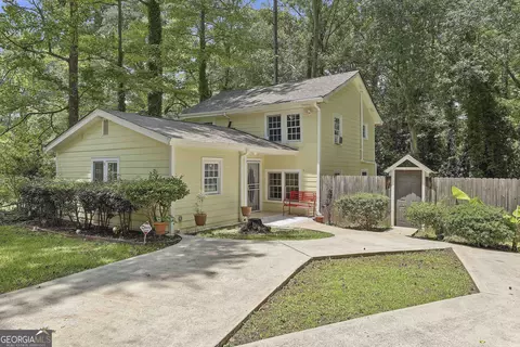 184 Fairview Dr, Fairburn, GA 30213