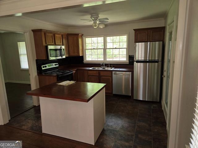 1113 Greenway Dr, Dublin, GA 31021