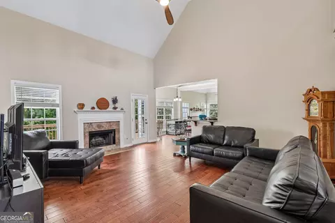 Living - 2100 Apalachee Trl, Monroe, GA 30656 photo 2 of 5