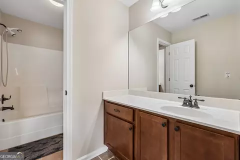 Bath - 2100 Apalachee Trl, Monroe, GA 30656 photo 6 of 8