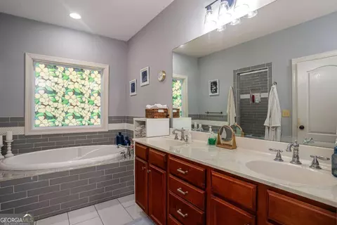 Bath - 3627 E Hall Rd, Gainesville, GA 30507 photo 1 of 5