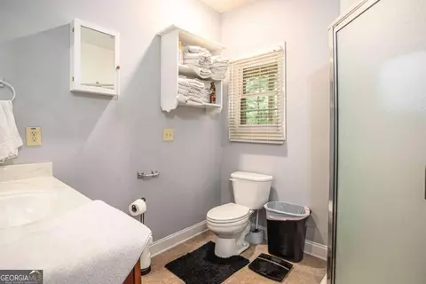 Bath - 3627 E Hall Rd, Gainesville, GA 30507 photo 4 of 5