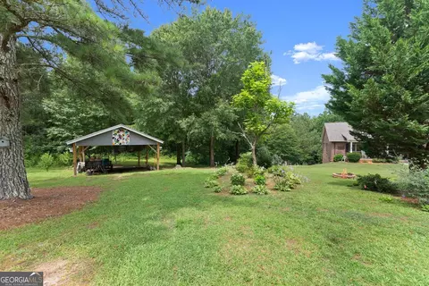 Exterior - 1020 Easy St, Toccoa, GA 30577 photo 7 of 10
