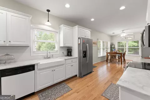 Kitchen - 1020 Easy St, Toccoa, GA 30577 photo 3 of 4