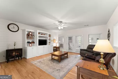 Living - 1020 Easy St, Toccoa, GA 30577 photo 1 of 1