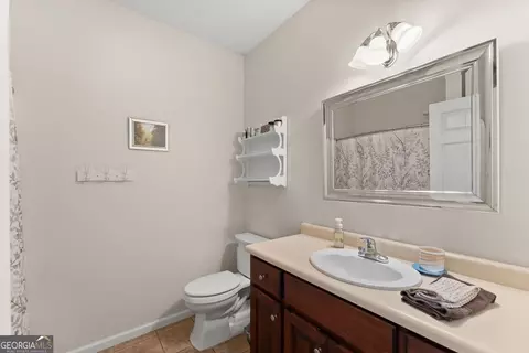 Bath - 1020 Easy St, Toccoa, GA 30577 photo 3 of 3