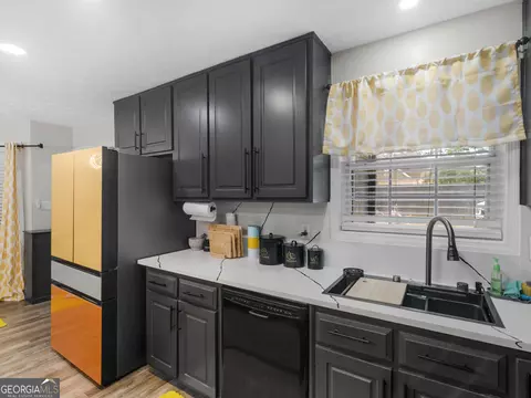 Kitchen - 640 New Morn Dr, Hampton, GA 30228 photo 4 of 6