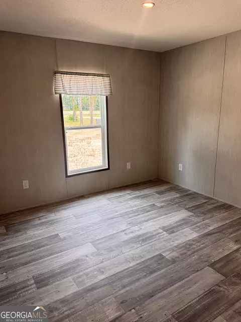 Bedroom - 516 Mosley Bridge Rd, Claxton, GA 30417 photo 1 of 3