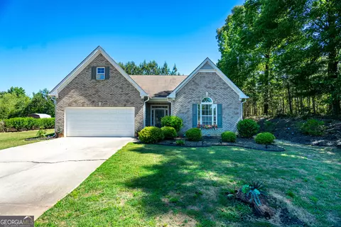 5 Honeysuckle Ln, Fairburn, GA 30213